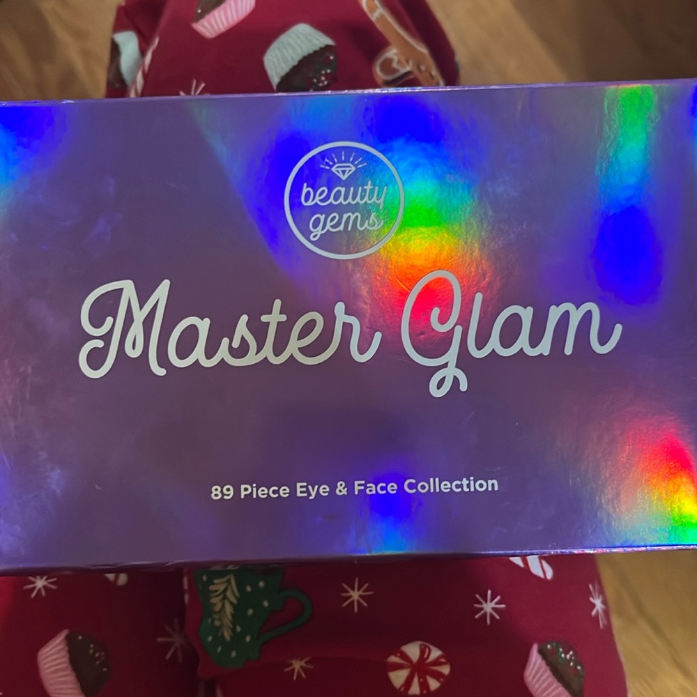 Beauty Gems Master Glam Kit.